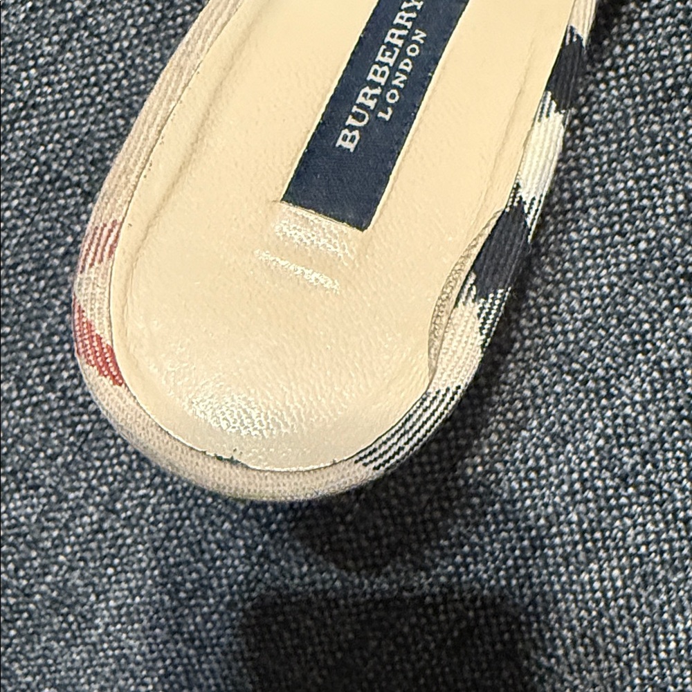 Burberry plaid  Barbie slides 7.5 - Picture 6 of 9